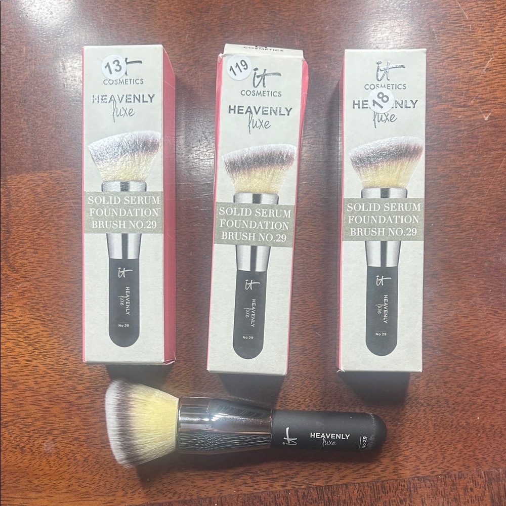 3 IT Cosmetics Heavenly Luxe Foundation Brush No. 29